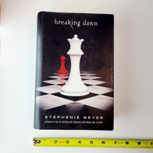 Breaking Dawn, The Twilight Saga Book 4 (Hardcover) - Picture 4 of 11